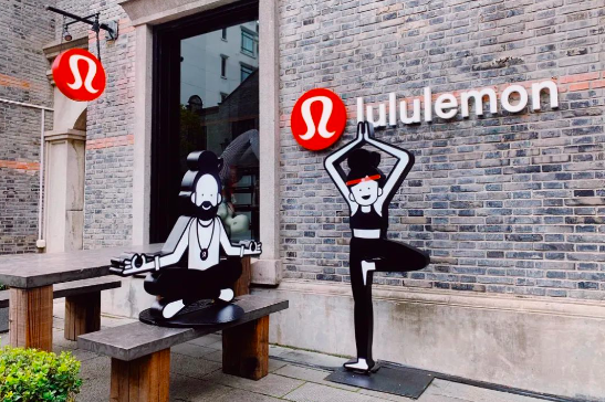 Lululemon后院起火,耐克“偷袭”瑜伽裤