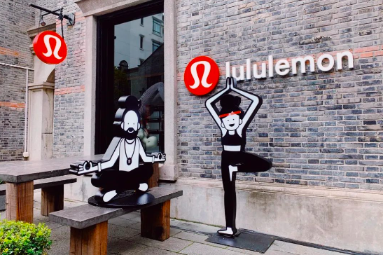 Lululemon后院起火，耐克“偷袭”瑜伽裤